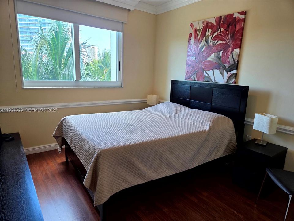 For Sale: $396,000 (2 beds, 2 baths, 1081 Square Feet)