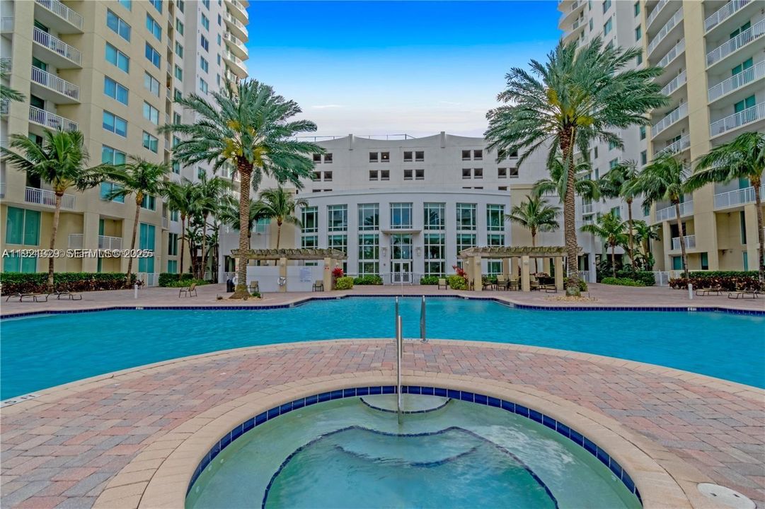 For Sale: $396,000 (2 beds, 2 baths, 1081 Square Feet)