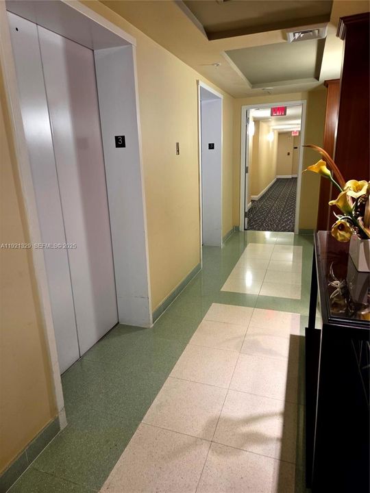 For Sale: $396,000 (2 beds, 2 baths, 1081 Square Feet)