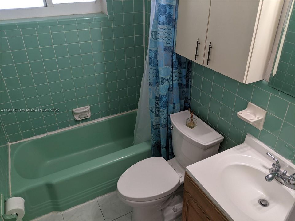 В аренду: $2,400 (2 спален, 1 ванн, 1125 Квадратных фут)