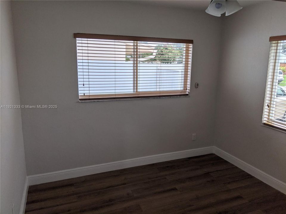 В аренду: $2,400 (2 спален, 1 ванн, 1125 Квадратных фут)