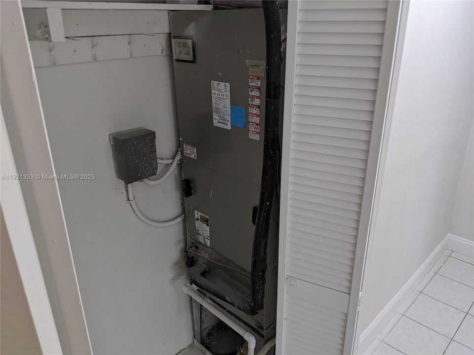 В аренду: $2,400 (2 спален, 1 ванн, 1125 Квадратных фут)