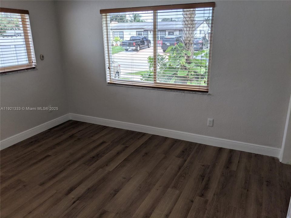 В аренду: $2,400 (2 спален, 1 ванн, 1125 Квадратных фут)