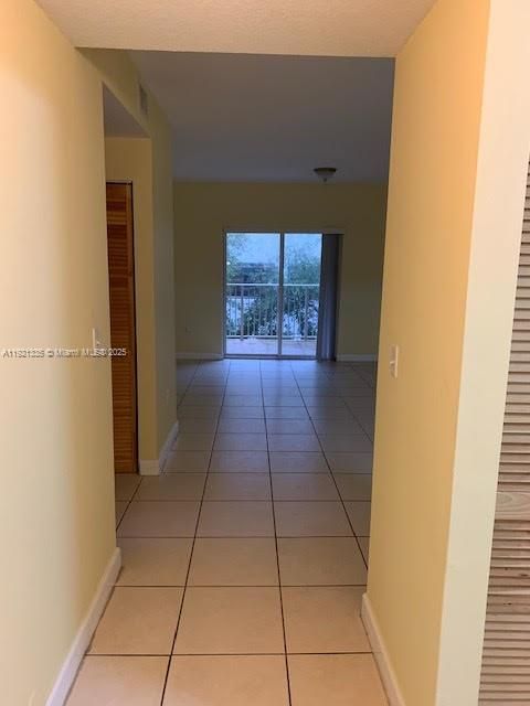 待售: $285,000 (2 贝兹, 2 浴室, 1041 平方英尺)