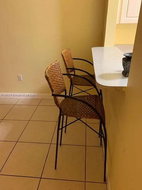 待售: $285,000 (2 贝兹, 2 浴室, 1041 平方英尺)