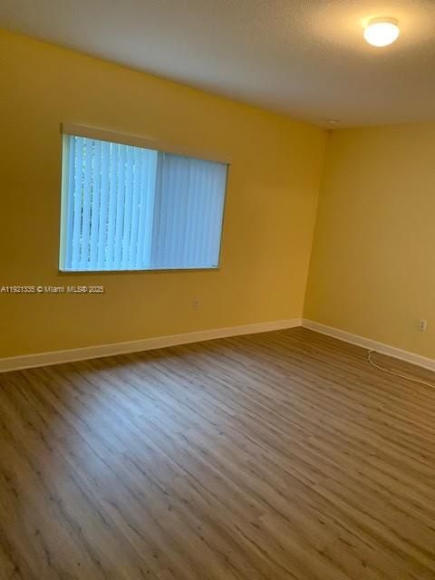 待售: $285,000 (2 贝兹, 2 浴室, 1041 平方英尺)