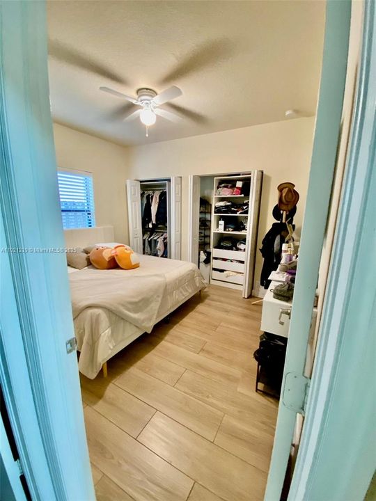 En Venta: $730,000 (4 camas, 3 baños, 1899 Pies cuadrados)