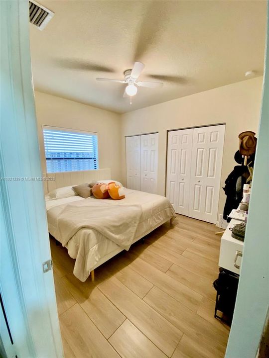 En Venta: $730,000 (4 camas, 3 baños, 1899 Pies cuadrados)