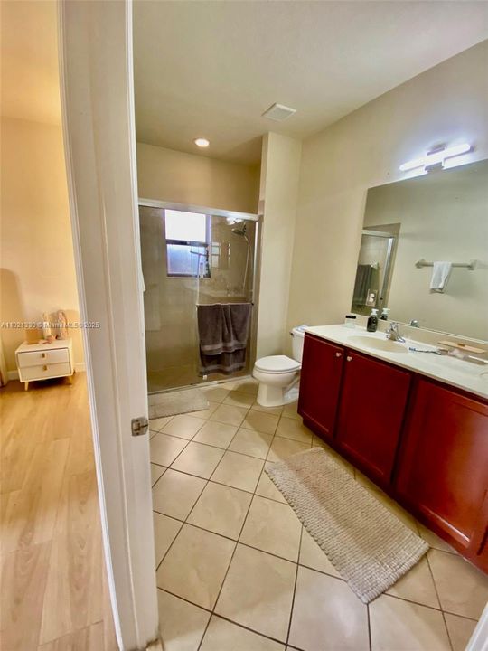 En Venta: $730,000 (4 camas, 3 baños, 1899 Pies cuadrados)