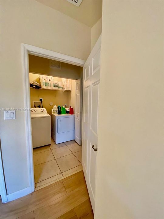 En Venta: $730,000 (4 camas, 3 baños, 1899 Pies cuadrados)