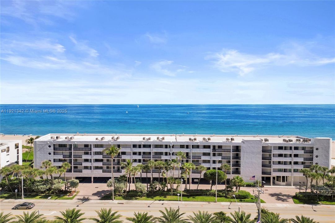 For Sale: $689,000 (2 beds, 2 baths, 1110 Square Feet)