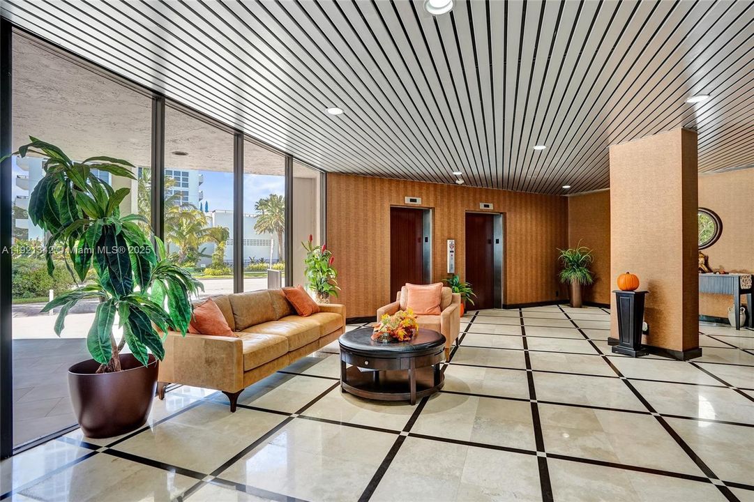 For Sale: $689,000 (2 beds, 2 baths, 1110 Square Feet)