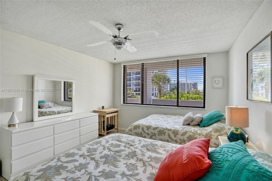 For Sale: $689,000 (2 beds, 2 baths, 1110 Square Feet)