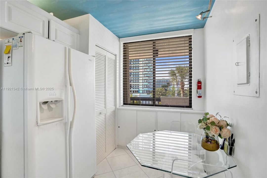 For Sale: $689,000 (2 beds, 2 baths, 1110 Square Feet)