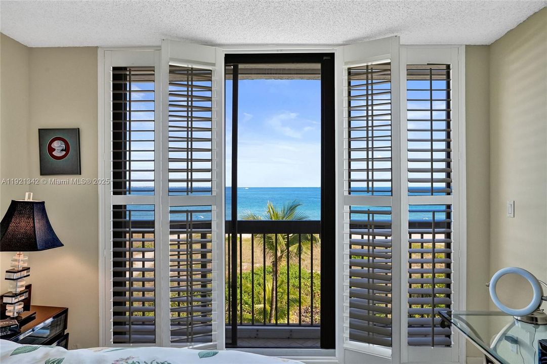 For Sale: $689,000 (2 beds, 2 baths, 1110 Square Feet)