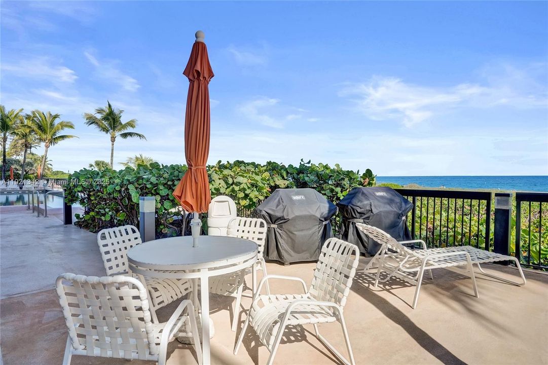 For Sale: $689,000 (2 beds, 2 baths, 1110 Square Feet)