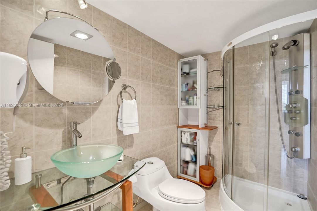 For Sale: $689,000 (2 beds, 2 baths, 1110 Square Feet)