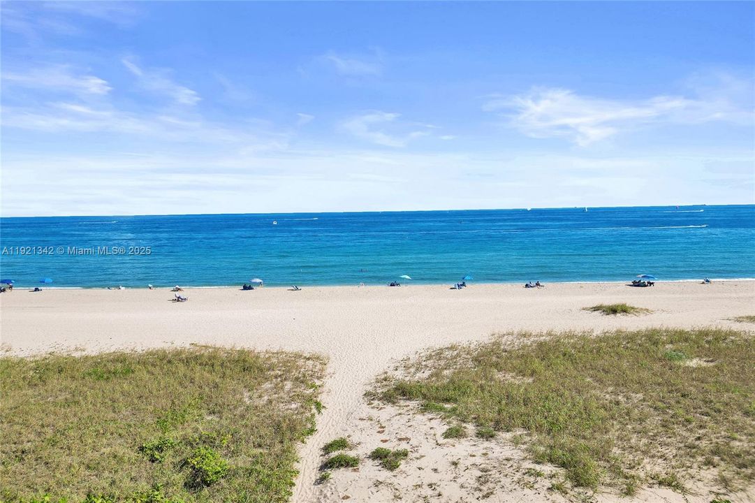 For Sale: $689,000 (2 beds, 2 baths, 1110 Square Feet)