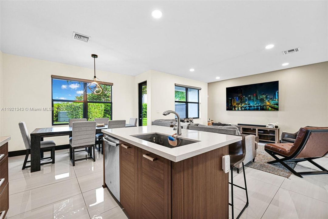 待售: $639,999 (3 贝兹, 2 浴室, 1588 平方英尺)