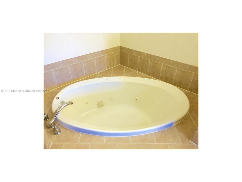 For Rent: $3,300 (3 beds, 3 baths, 1780 Square Feet)