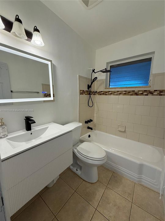 出租: $4,000 (3 贝兹, 2 浴室, 1598 平方英尺)