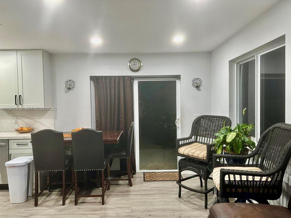 待售: $540,000 (4 贝兹, 2 浴室, 1444 平方英尺)