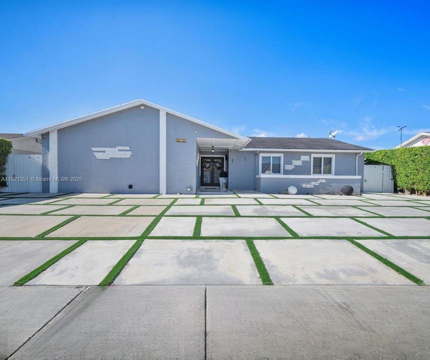 待售: $690,000 (4 贝兹, 3 浴室, 1963 平方英尺)