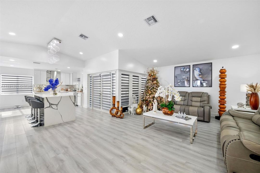 待售: $690,000 (4 贝兹, 3 浴室, 1963 平方英尺)