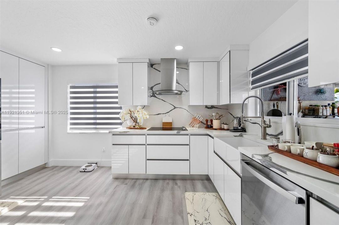 待售: $690,000 (4 贝兹, 3 浴室, 1963 平方英尺)