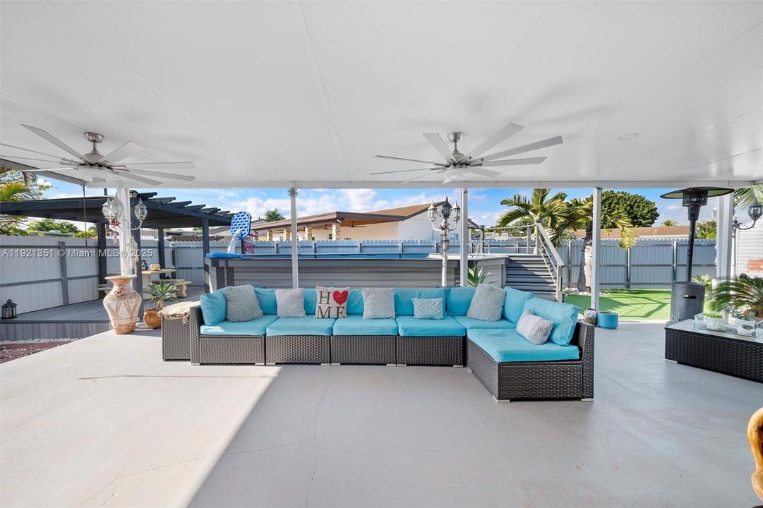 待售: $690,000 (4 贝兹, 3 浴室, 1963 平方英尺)