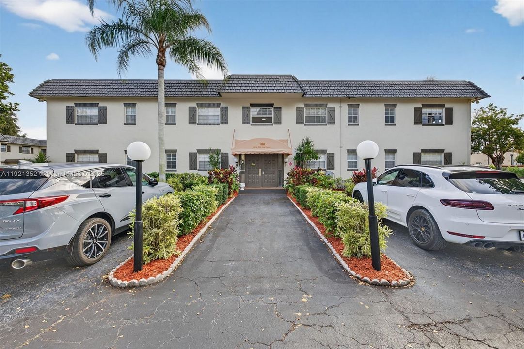 На продажу: $159,000 (2 спален, 2 ванн, 870 Квадратных фут)