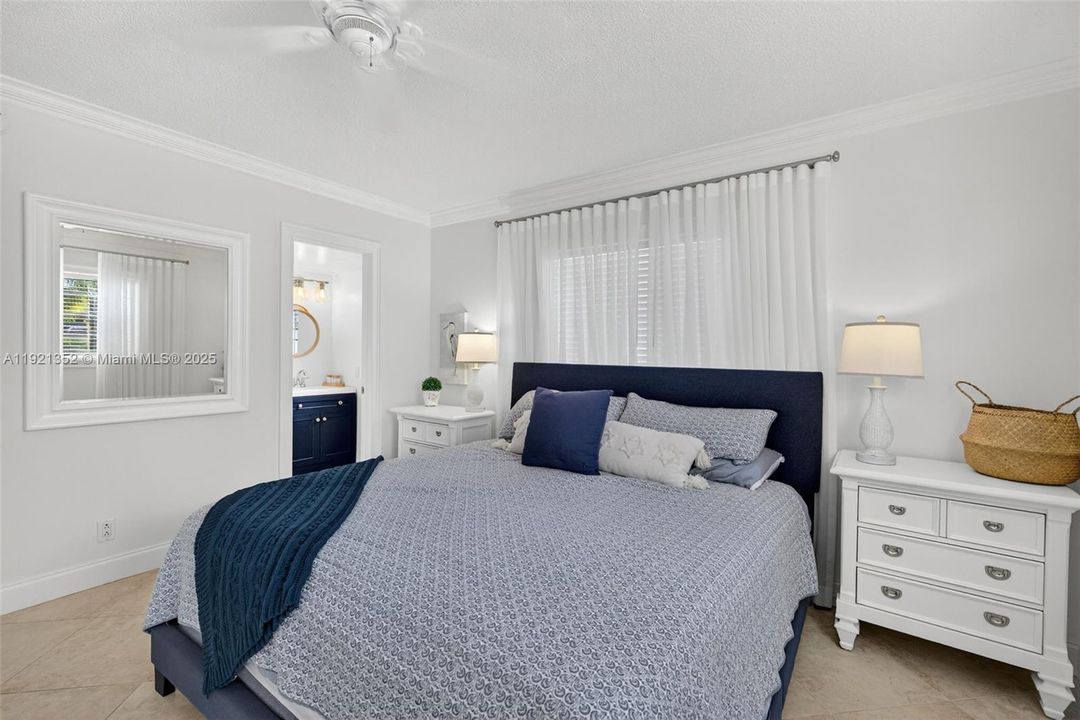 На продажу: $159,000 (2 спален, 2 ванн, 870 Квадратных фут)