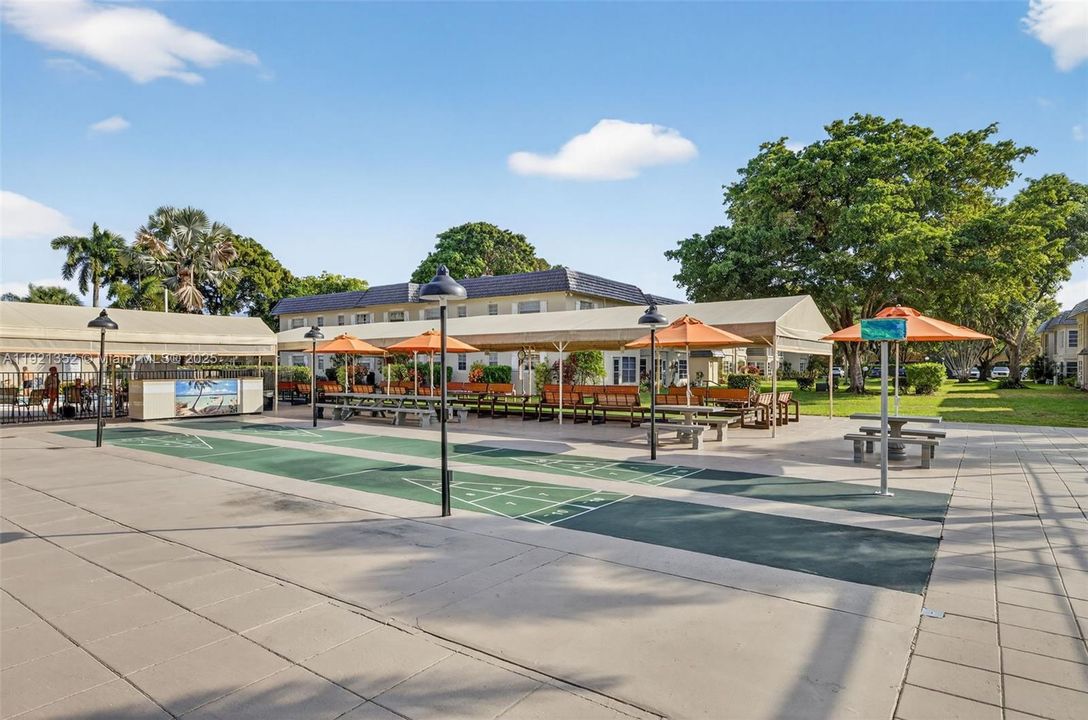 На продажу: $159,000 (2 спален, 2 ванн, 870 Квадратных фут)