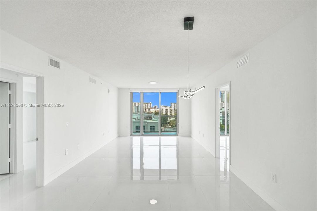 For Sale: $1,090,000 (2 beds, 3 baths, 1541 Square Feet)