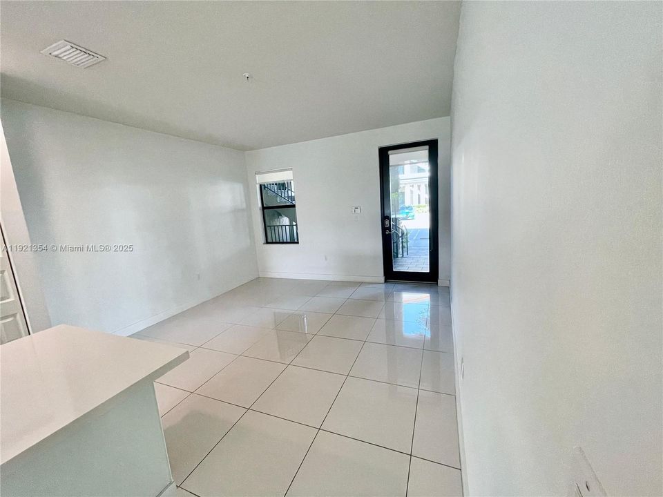 For Sale: $439,900 (2 beds, 2 baths, 1048 Square Feet)