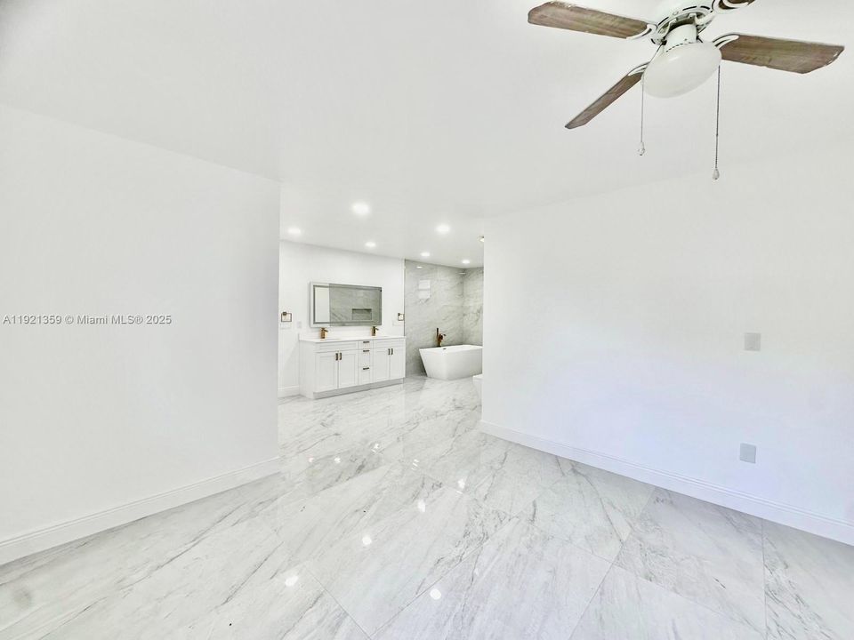 For Sale: $775,000 (2 beds, 2 baths, 2557 Square Feet)