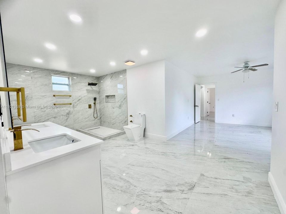 For Sale: $775,000 (2 beds, 2 baths, 2557 Square Feet)