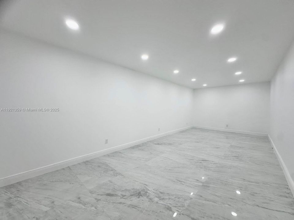 For Sale: $775,000 (2 beds, 2 baths, 2557 Square Feet)