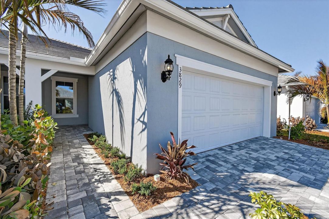 Lot4002-3829RussellCt(3)