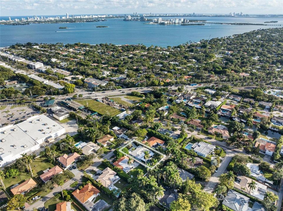 En Venta: $2,497,000 (3 camas, 2 baños, 3008 Pies cuadrados)