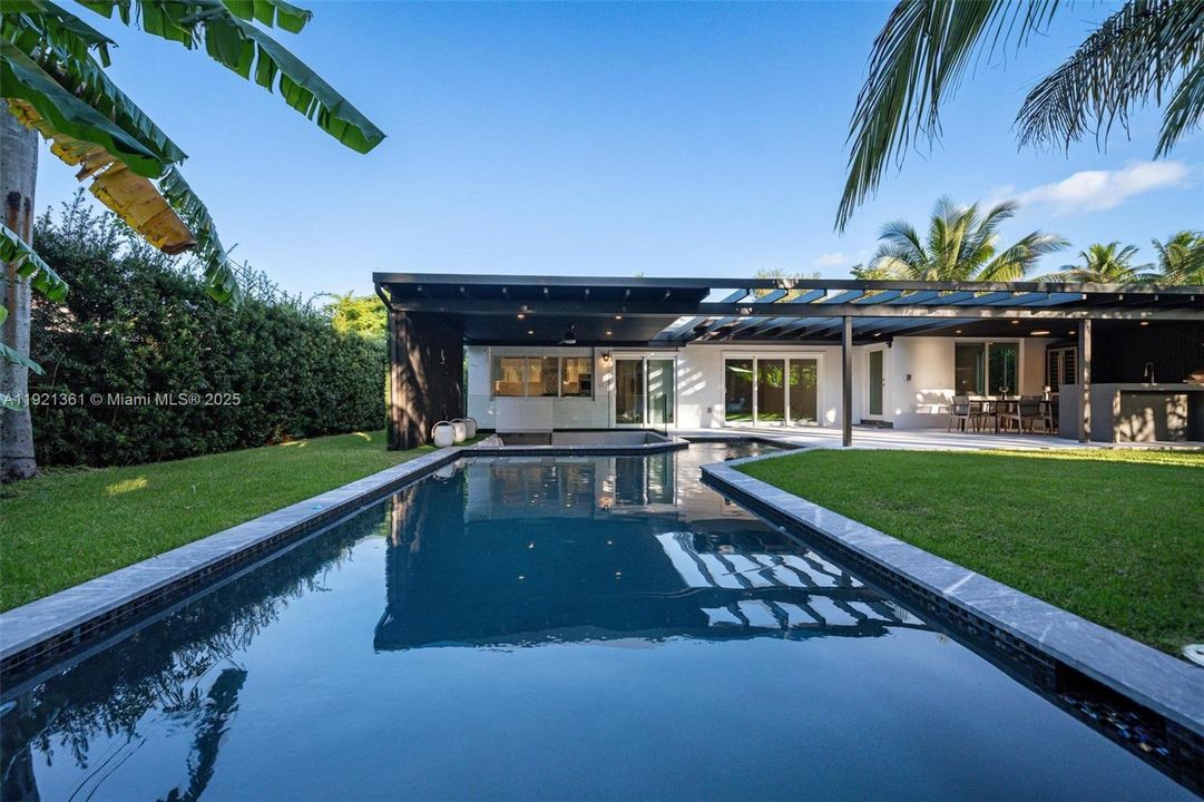 En Venta: $2,497,000 (3 camas, 2 baños, 3008 Pies cuadrados)