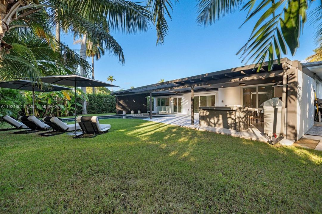 En Venta: $2,497,000 (3 camas, 2 baños, 3008 Pies cuadrados)
