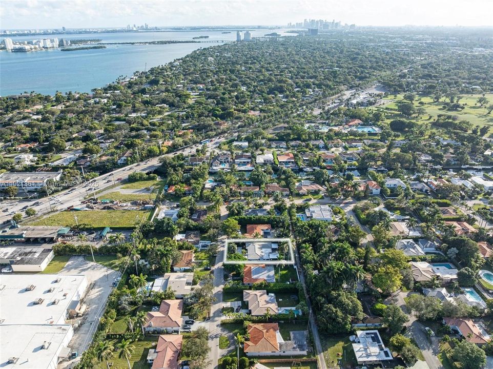 En Venta: $2,497,000 (3 camas, 2 baños, 3008 Pies cuadrados)