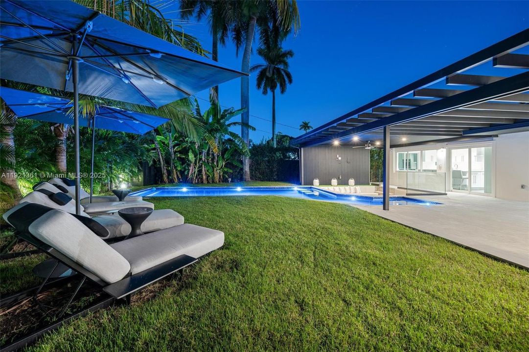 En Venta: $2,497,000 (3 camas, 2 baños, 3008 Pies cuadrados)