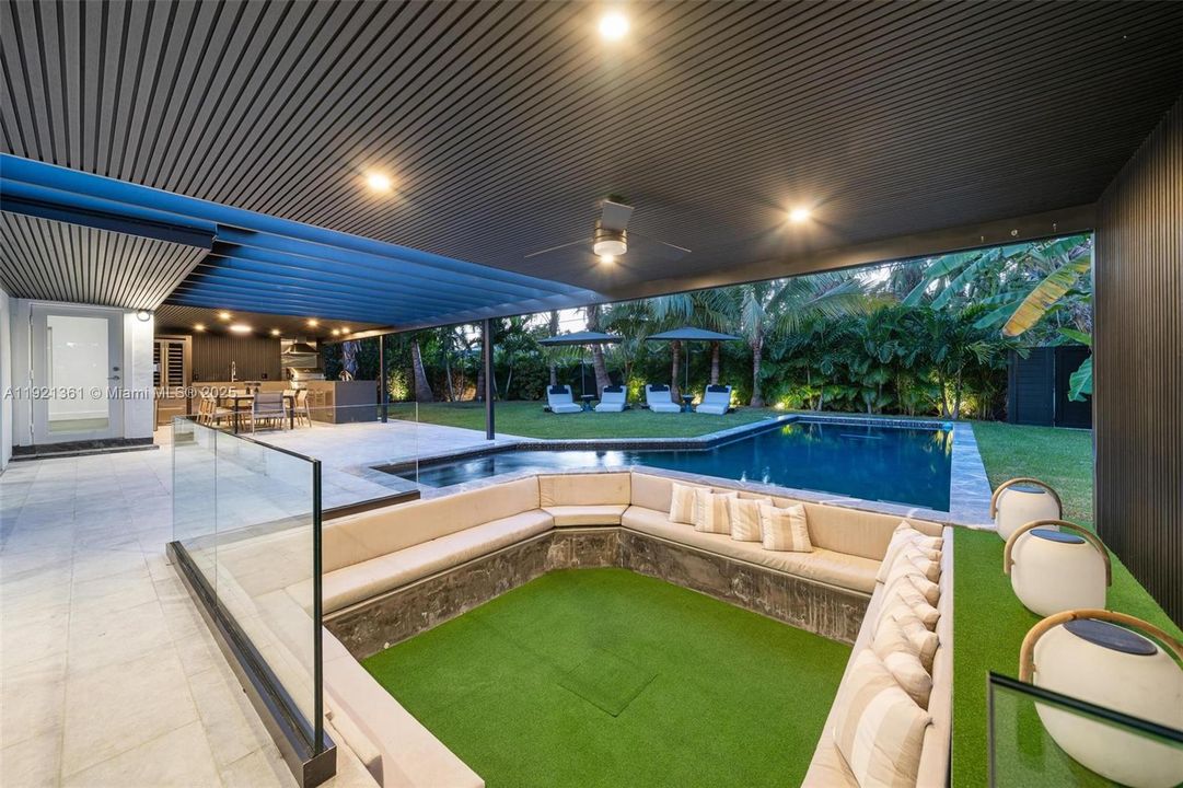 En Venta: $2,497,000 (3 camas, 2 baños, 3008 Pies cuadrados)