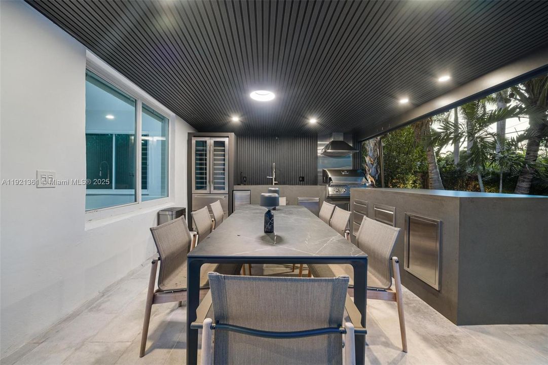 En Venta: $2,497,000 (3 camas, 2 baños, 3008 Pies cuadrados)