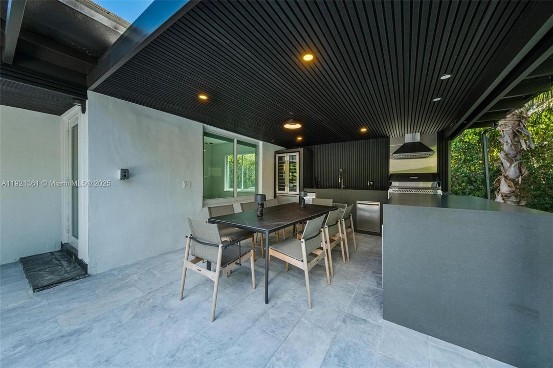 En Venta: $2,497,000 (3 camas, 2 baños, 3008 Pies cuadrados)