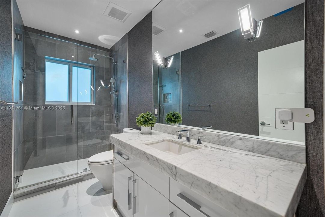 En Venta: $2,497,000 (3 camas, 2 baños, 3008 Pies cuadrados)