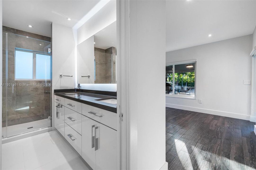 En Venta: $2,497,000 (3 camas, 2 baños, 3008 Pies cuadrados)