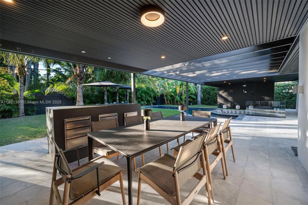 En Venta: $2,497,000 (3 camas, 2 baños, 3008 Pies cuadrados)